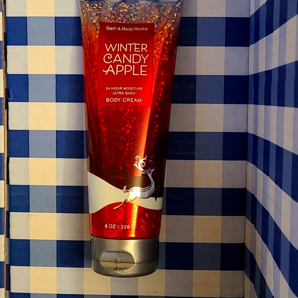 ❤ Winter Candy Apple Bath and Body Works